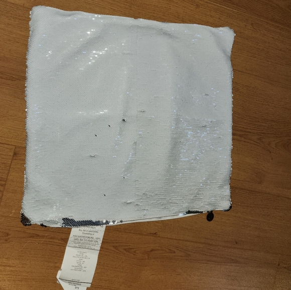 REVERSIBLE sequin pillow cover - Picture 4 of 5
